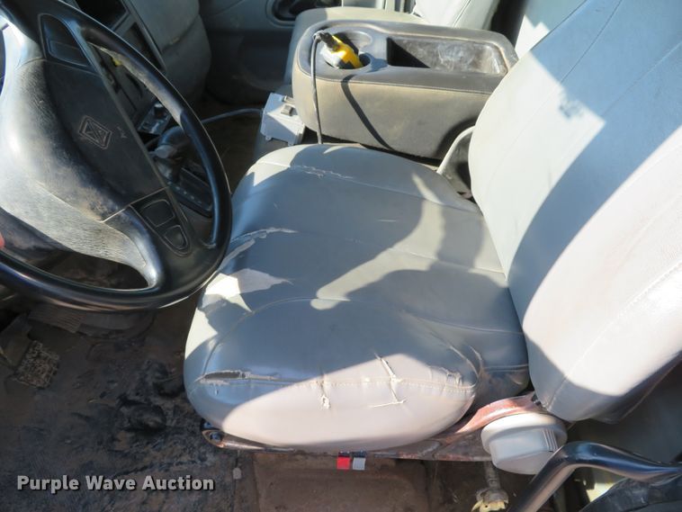 image for item DE8201 2006 International 4300 dump truck