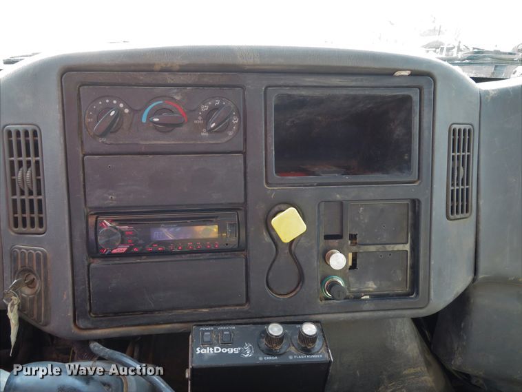 image for item DE8201 2006 International 4300 dump truck