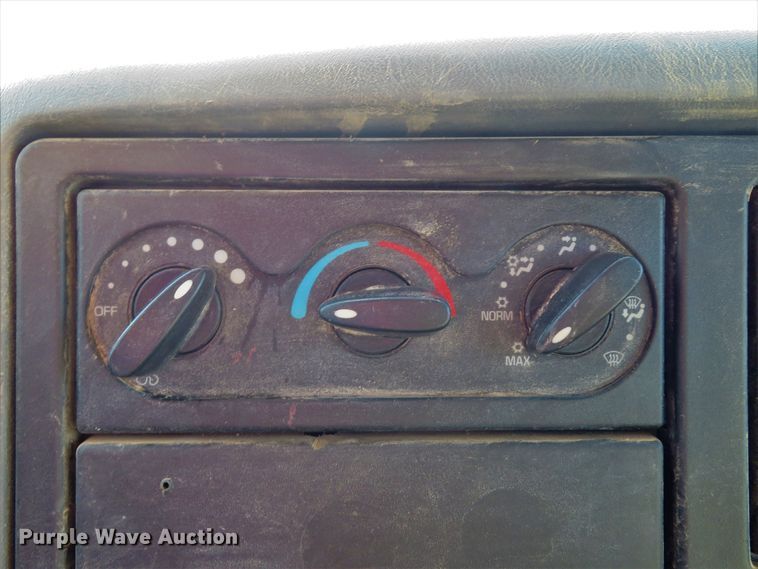 image for item DE8201 2006 International 4300 dump truck