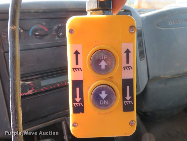 image for item DE8201 2006 International 4300 dump truck