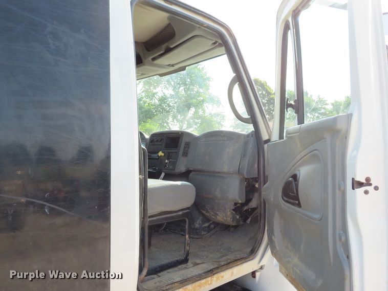 image for item DE8201 2006 International 4300 dump truck