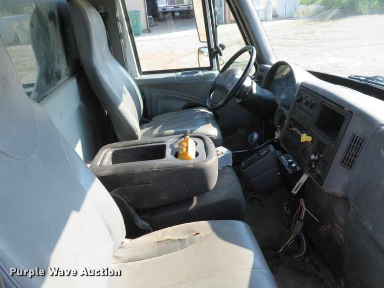 image for item DE8201 2006 International 4300 dump truck