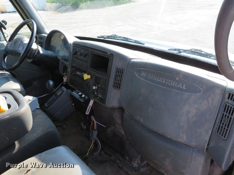 image for item DE8201 2006 International 4300 dump truck