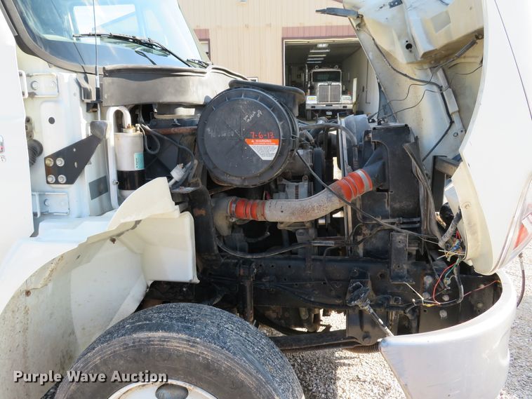 image for item DE8201 2006 International 4300 dump truck