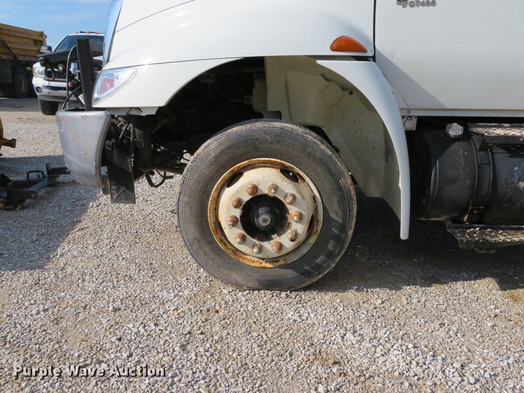 image for item DE8201 2006 International 4300 dump truck