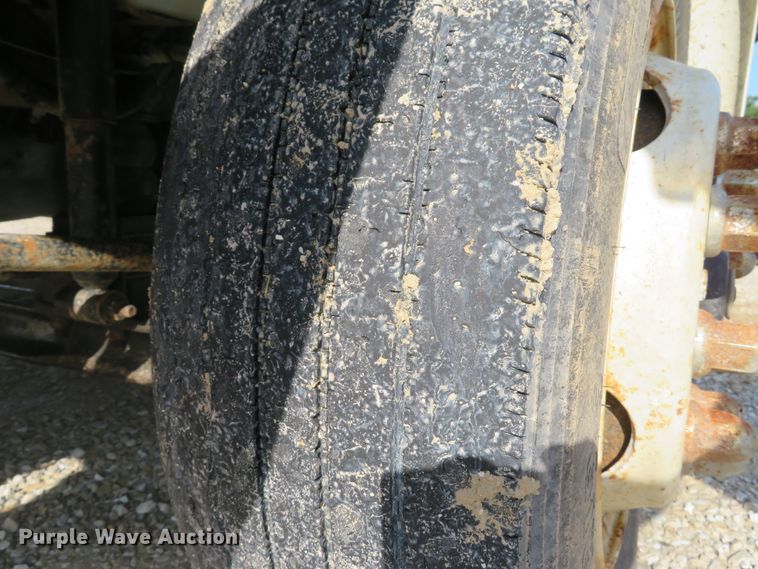 image for item DE8201 2006 International 4300 dump truck