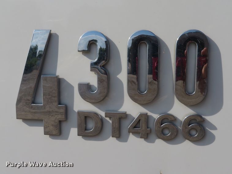 image for item DE8201 2006 International 4300 dump truck