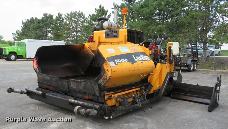 image for item DE8233 2014 Lee Boy 8510C paver