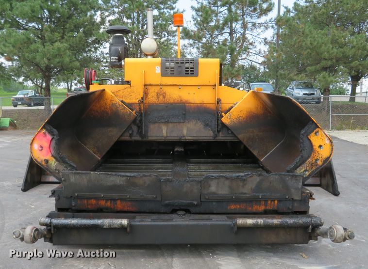 image for item DE8233 2014 Lee Boy 8510C paver