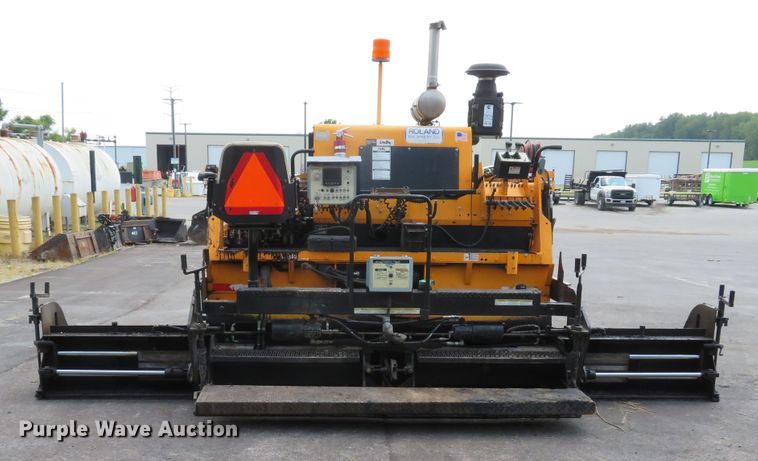 image for item DE8233 2014 Lee Boy 8510C paver