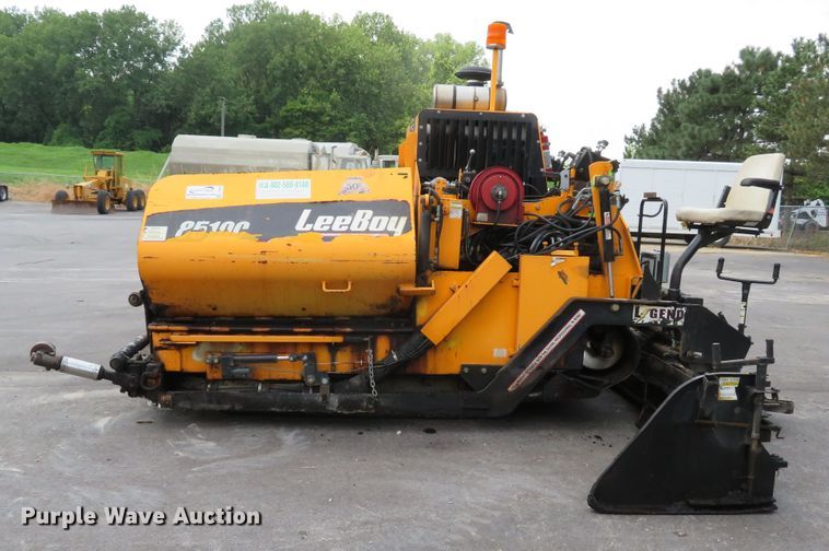 image for item DE8233 2014 Lee Boy 8510C paver