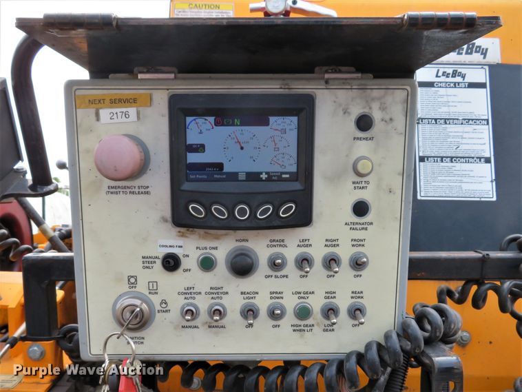 image for item DE8233 2014 Lee Boy 8510C paver