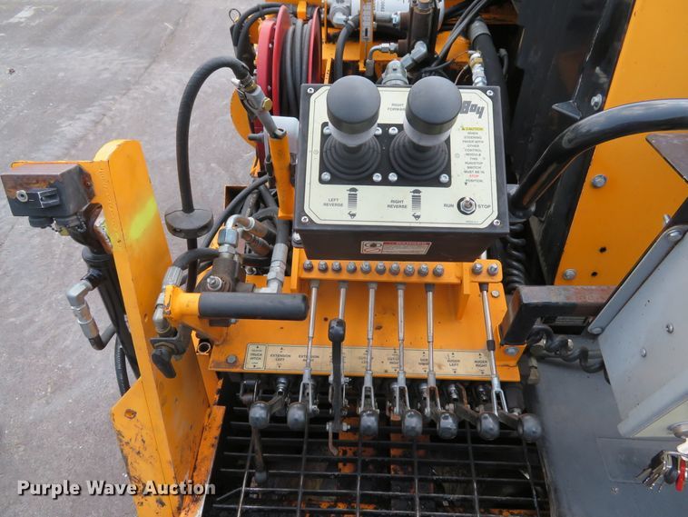 image for item DE8233 2014 Lee Boy 8510C paver