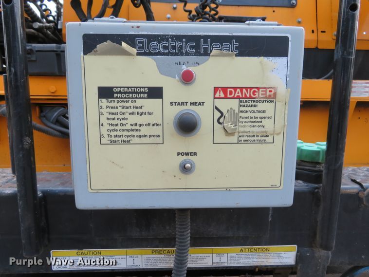 image for item DE8233 2014 Lee Boy 8510C paver