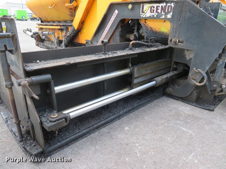 image for item DE8233 2014 Lee Boy 8510C paver