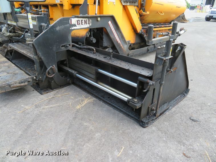 image for item DE8233 2014 Lee Boy 8510C paver
