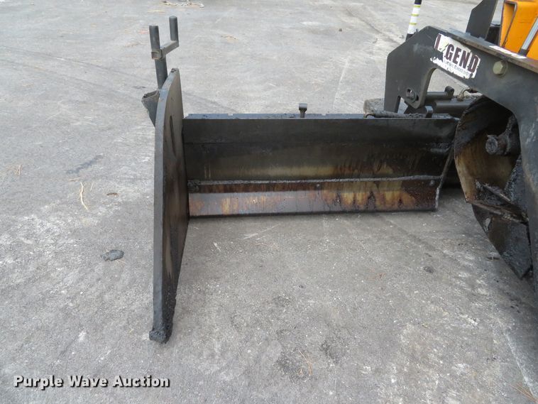 image for item DE8233 2014 Lee Boy 8510C paver