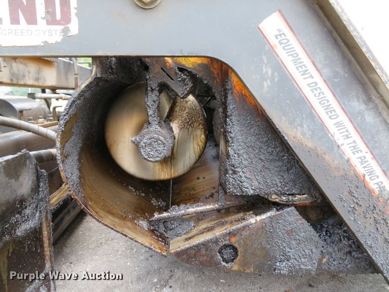 image for item DE8233 2014 Lee Boy 8510C paver