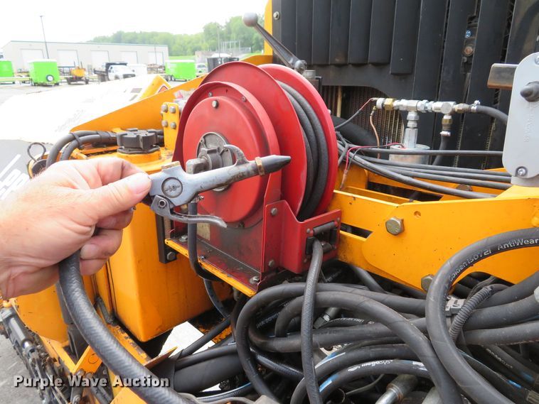 image for item DE8233 2014 Lee Boy 8510C paver