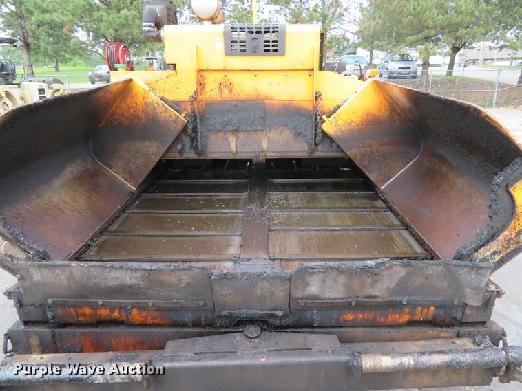 image for item DE8233 2014 Lee Boy 8510C paver