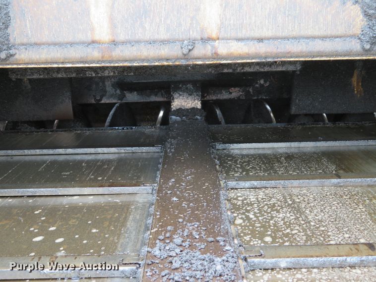 image for item DE8233 2014 Lee Boy 8510C paver