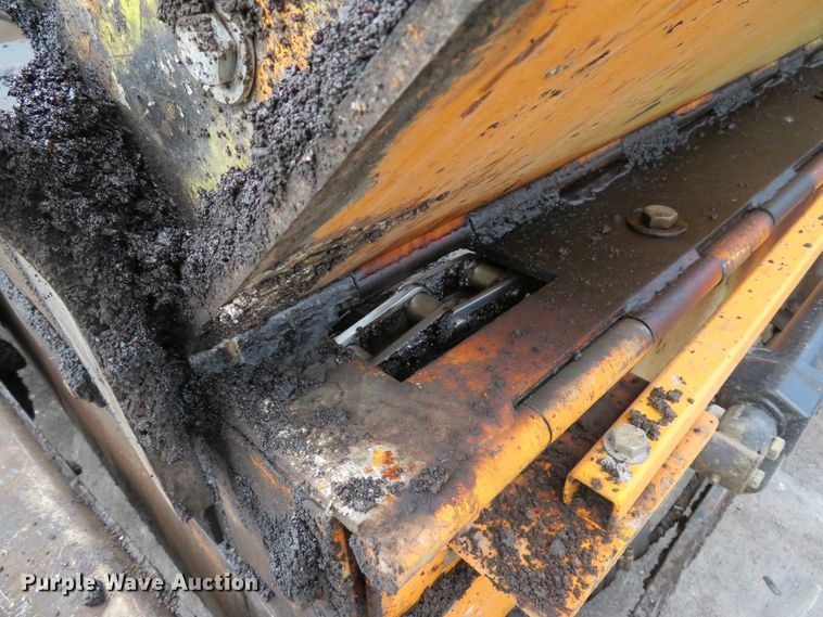 image for item DE8233 2014 Lee Boy 8510C paver