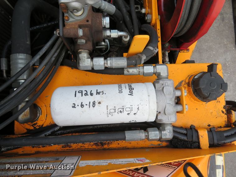 image for item DE8233 2014 Lee Boy 8510C paver