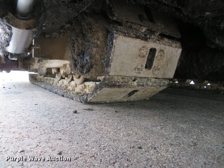 image for item DE8233 2014 Lee Boy 8510C paver