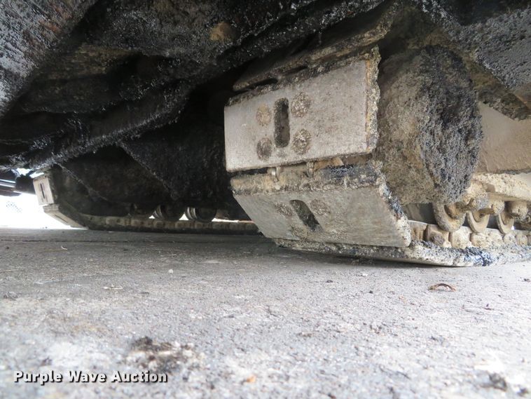 image for item DE8233 2014 Lee Boy 8510C paver