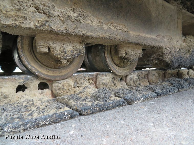 image for item DE8233 2014 Lee Boy 8510C paver