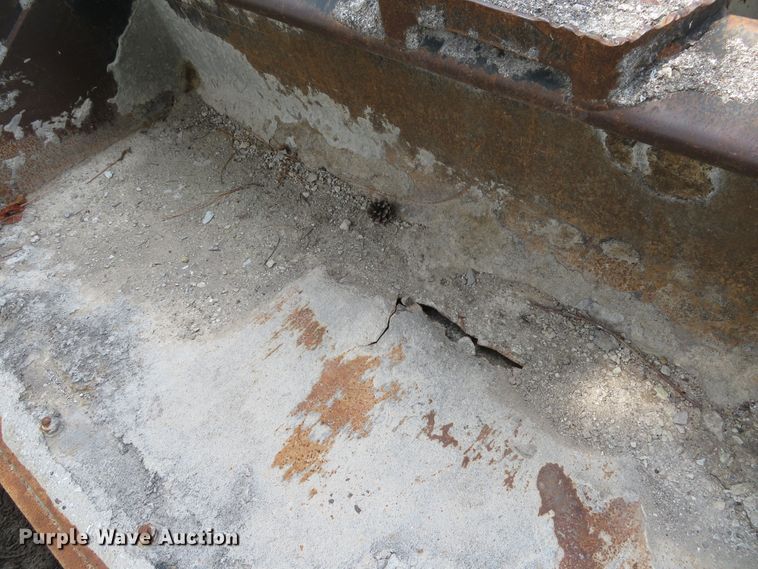 image for item DE8235 2001 Bobcat 773 skid steer