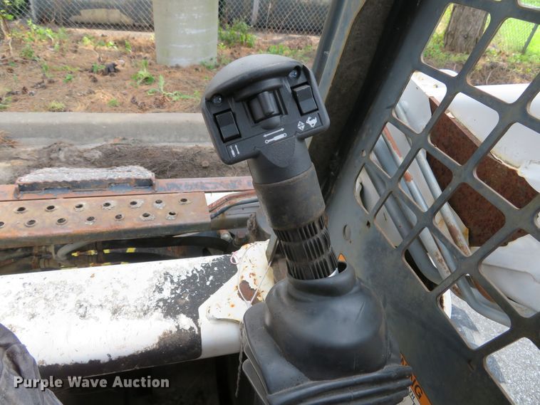 image for item DE8235 2001 Bobcat 773 skid steer