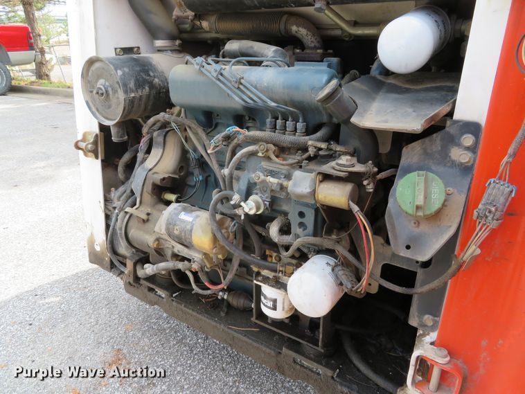 image for item DE8235 2001 Bobcat 773 skid steer