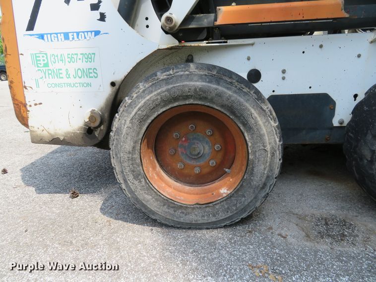 image for item DE8235 2001 Bobcat 773 skid steer