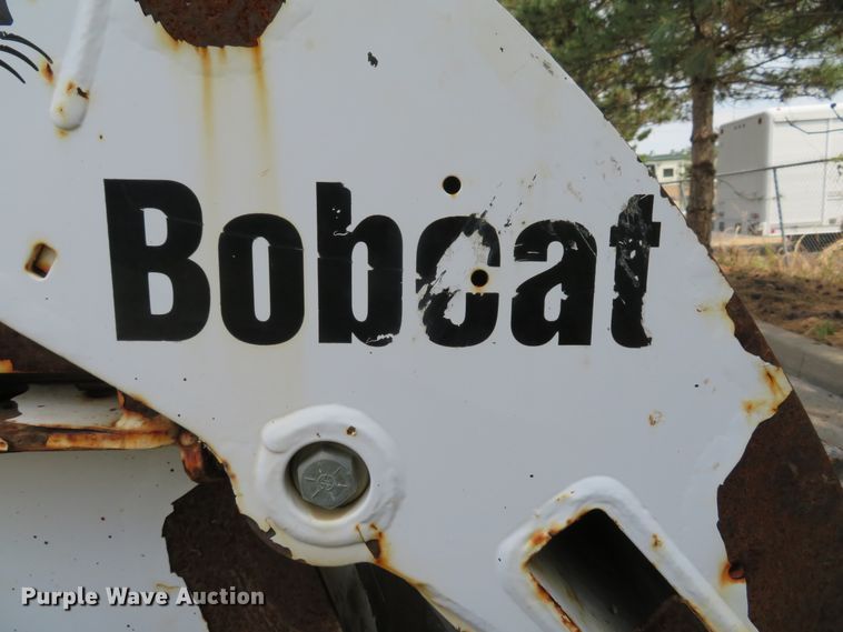 image for item DE8235 2001 Bobcat 773 skid steer