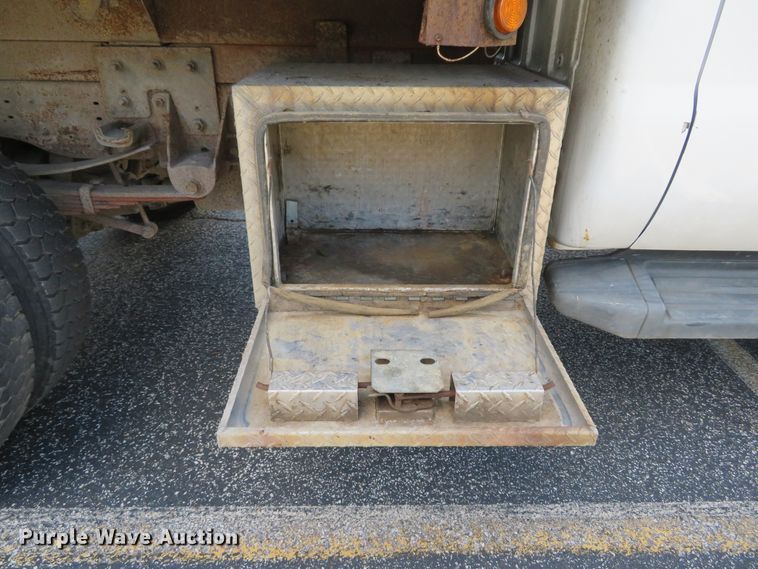 image for item DE8242 2006 Ford F450 Super Duty XL Crew Cab flat dump bed truck