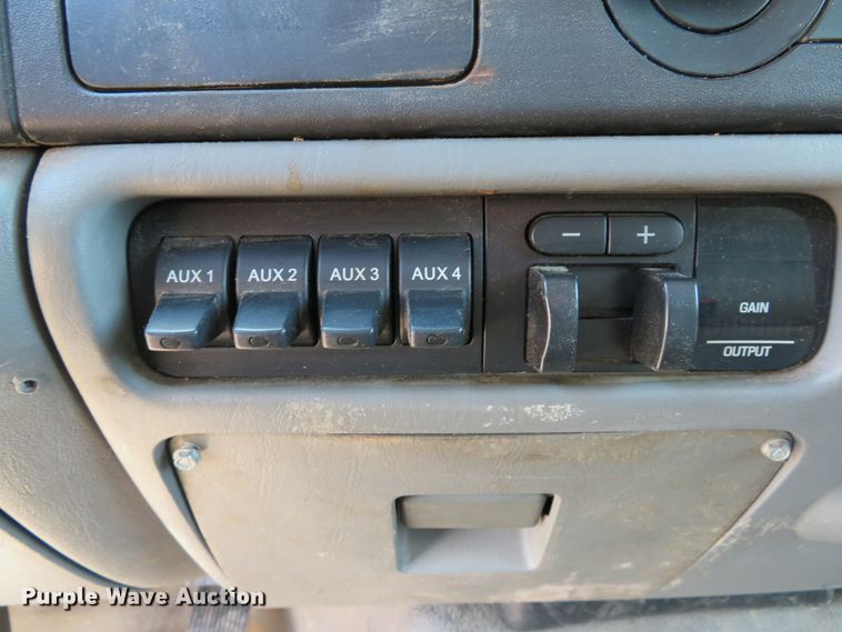 image for item DE8242 2006 Ford F450 Super Duty XL Crew Cab flat dump bed truck