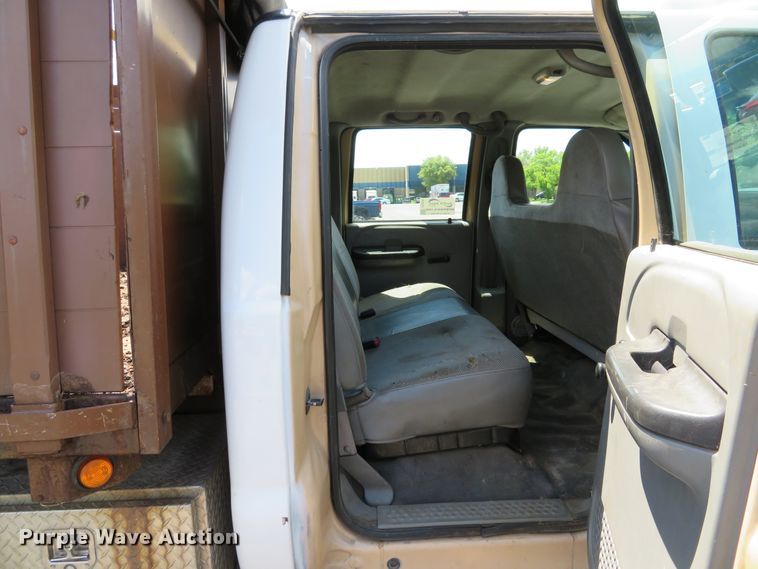 image for item DE8242 2006 Ford F450 Super Duty XL Crew Cab flat dump bed truck