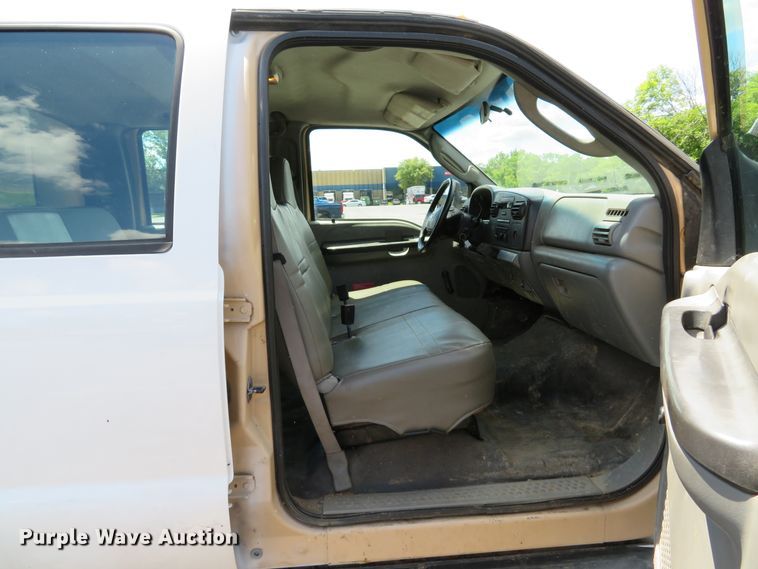 image for item DE8242 2006 Ford F450 Super Duty XL Crew Cab flat dump bed truck