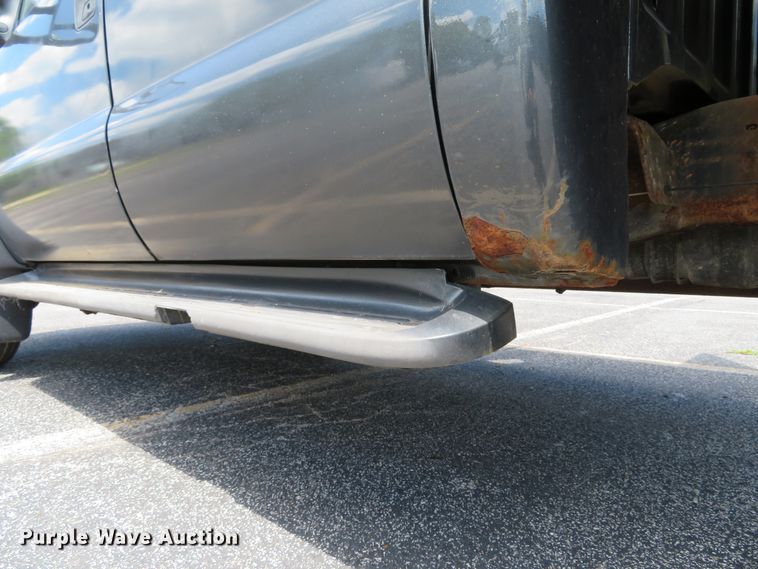 image for item DE8243 2005 Ford F450 Super Duty XL Crew Cab flat dump bed truck