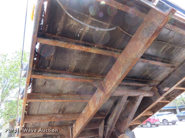 image for item DE8243 2005 Ford F450 Super Duty XL Crew Cab flat dump bed truck