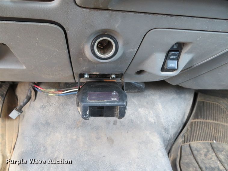 image for item DE8243 2005 Ford F450 Super Duty XL Crew Cab flat dump bed truck