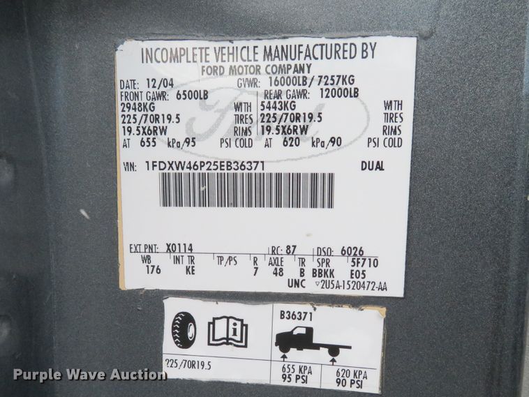 image for item DE8243 2005 Ford F450 Super Duty XL Crew Cab flat dump bed truck