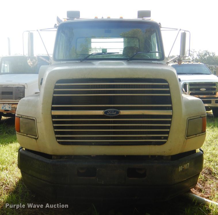 image for item DF2136 1995 Ford Aeromax L9000 semi truck