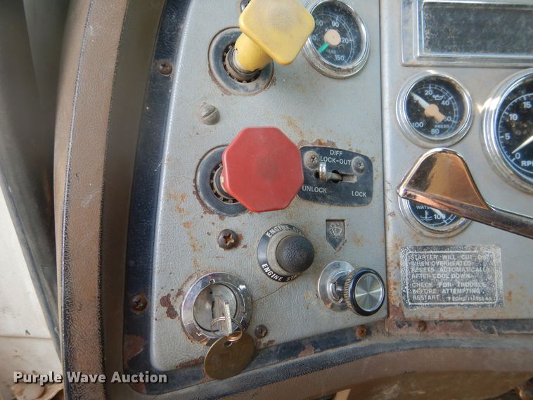 image for item DF2136 1995 Ford Aeromax L9000 semi truck