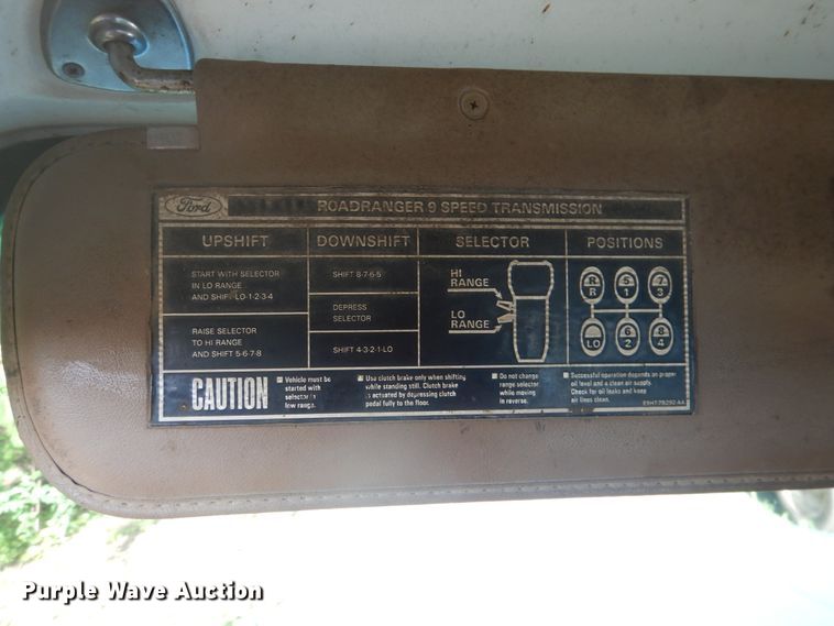 image for item DF2136 1995 Ford Aeromax L9000 semi truck