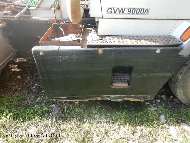 image for item DF2136 1995 Ford Aeromax L9000 semi truck