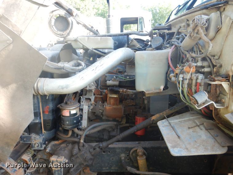 image for item DF2136 1995 Ford Aeromax L9000 semi truck