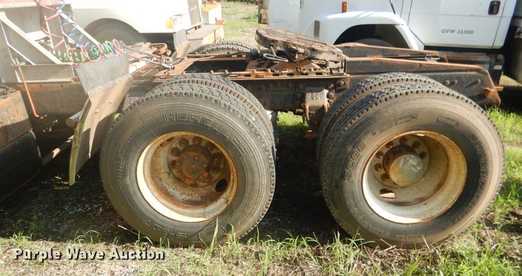 image for item DF2136 1995 Ford Aeromax L9000 semi truck