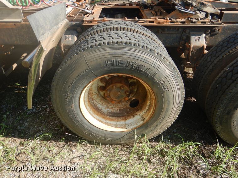 image for item DF2136 1995 Ford Aeromax L9000 semi truck